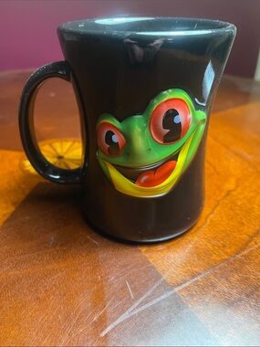Rainforest Cafe Black Mug with Frog Design